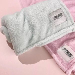 Victoria’s Secret PINK Cozy Blanket